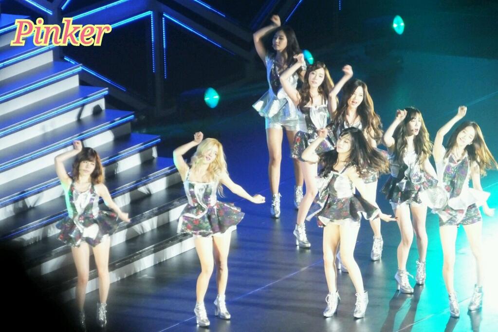 [PIC][14-12-2013]SNSD biểu diễn "GIRLS' GENERATION Free Live "LOVE&PEACE"" tại Yokohama Arenavào hôm nay Bbcz_eUCIAAmsLI