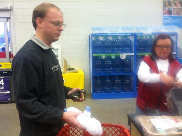 HollyWPotter's tweet image. Date with @BrandonPotter Tis the season! #lowes #funbuilding #northpolevillage