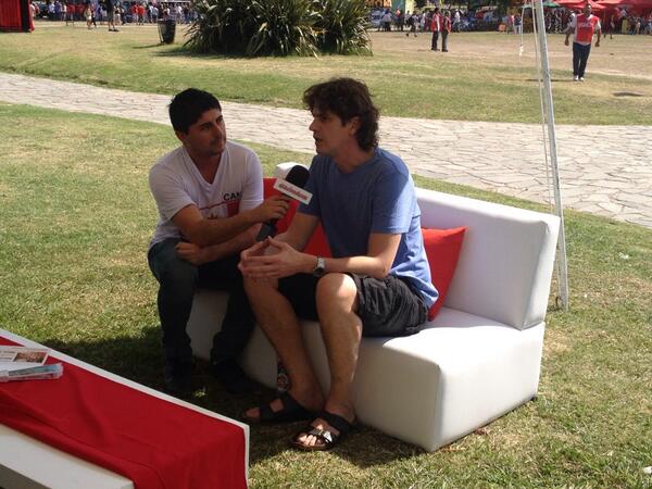 [PLANETARIO] <a href="/GugaLusto/">Martín Lousteau</a> en la Jornada por la paz y la #D3m0cracia. Cierre con recital de @LosTipitos_Ar