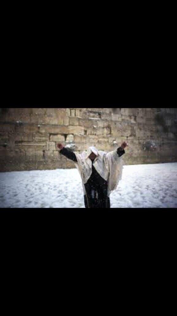 f1mrfox's tweet image. Wow, it's snowing in Cairo for the first time in over 112 years. That must be very strange for them!!
#WeatherShift