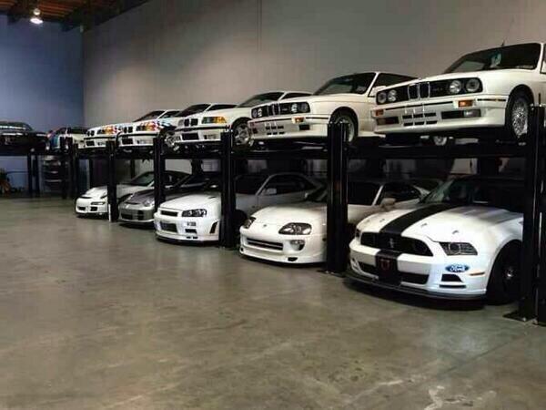 iIusionOptica's tweet photo. Vaya colección que tenía Paul Walker. http://t.co/UZ5rYre7iW