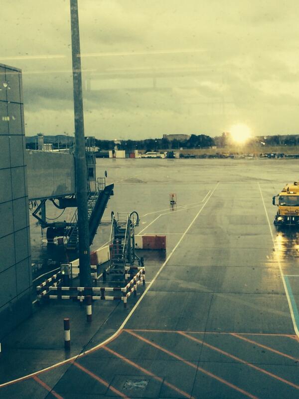 McAnespie1's tweet photo. @AerLingus Yea...probably a plane would sort us out ! http://t.co/qESSLjUFDF