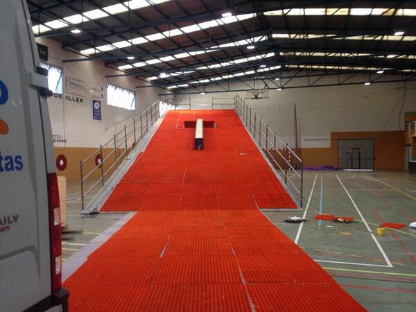 FeriaNevaria's tweet image. En esta pista viviremos esta tarde uno de los momentos más esperados de #Nevaria2013 Vuelve el #jibbing!