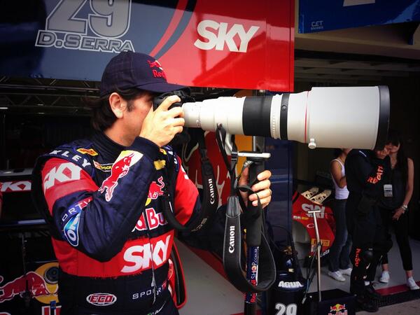 Cacá Bueno arriscando de fotógrafo enquanto os treinos da <a href="/stock_car/">Stock Car Pro Series</a> não começam #stockcar