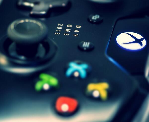 mbrkly's tweet photo. #XboxOne #xboxonelaunch #dayone #controller #Microsoft @Xbox @xboxlivenation http://t.co/UN5DGVcoE1