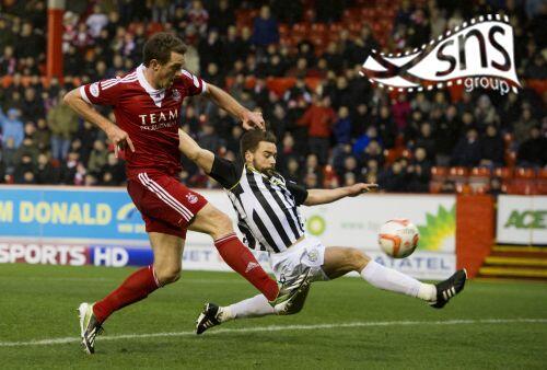 Scott Vernon puts the Dons in front with his 19th minute goal against St Mirren at Pittodrie