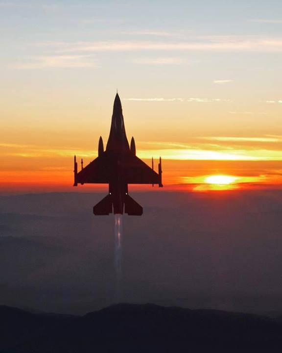 jrvianney's tweet image. RT @AircraftTalking #SunsetPicture