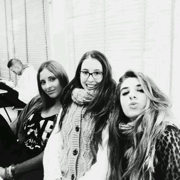 MariaME96's tweet photo. Os quieroooooo! @carlacelda @selenuskita http://t.co/Ot6a0YPg4Y
