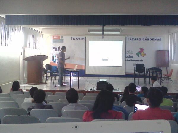 kolessios's tweet image. Carlos explica lo que es la programación y #Ruby #GDCR2013 #GDCRLZC