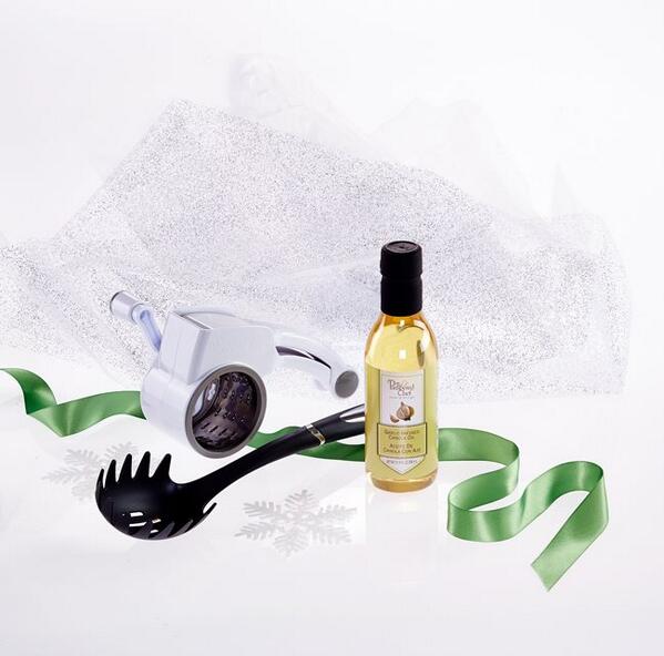 pamperedchef's tweet photo. The Pasta Lover bundle, perfect for anyone who wants to try making pasta at home. http://t.co/65G90Ie8wr http://t.co/cAnbkE2JWT