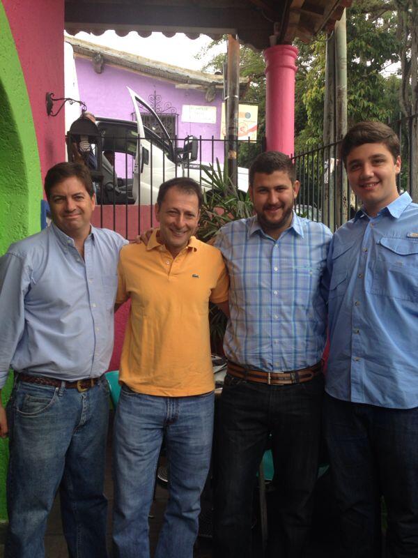 dsmolansky's tweet photo. Los vecinos de los Padres Paulinos nos presentan su propuesta de seguridad para ciclistas en El Hatillo http://t.co/5F1Cc3q9DH