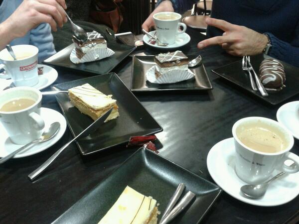 elena__88's tweet photo. momento coffee:):) @Dorigonzalezm @dvdcff @alvarojies #aury http://t.co/N6YSmGWB4X