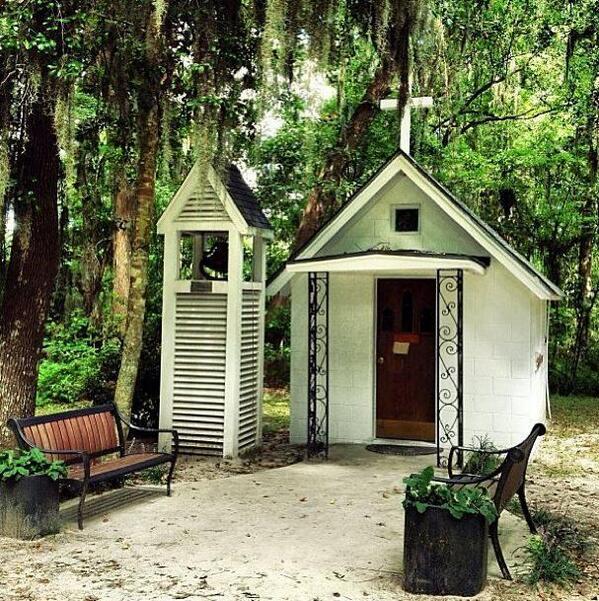 GeorgiaPics's tweet photo. The smallest church in America is located in Darien, GA. http://t.co/CQMZ36Kj6p
