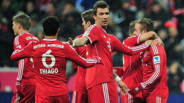 GERMANY: <a href="/FCBayern/">FC Bayern München</a> go seven points clear with a 3-1 win <a href="/HSV/">Hamburger SV</a> while <a href="/BVB/">Borussia Dortmund</a> drew at @achtzehn99 - uefa.to/18s6cYZ