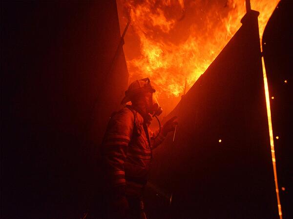 FireHouseRaven's tweet image. Love this photo #Firefighter #Fire #Firedepartment