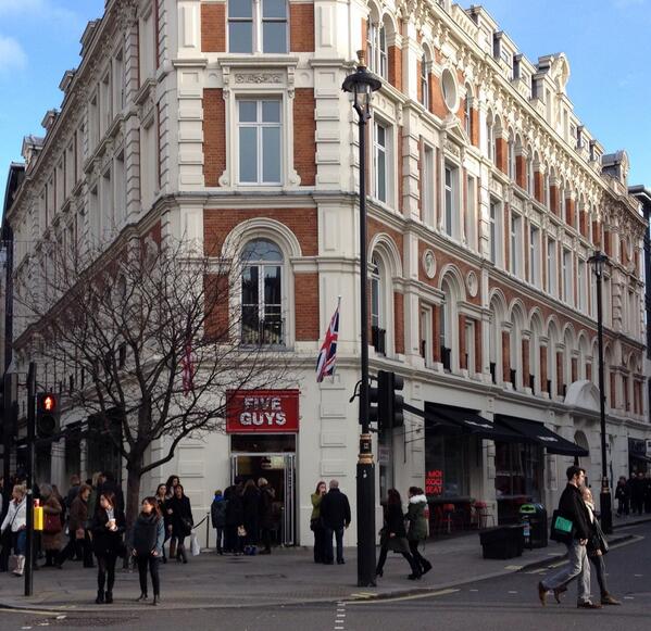 rsimms's tweet photo. Now in London-town. @elSpike @GDeltel @stevendoyle @royheuwer http://t.co/Ok10khJTyi
