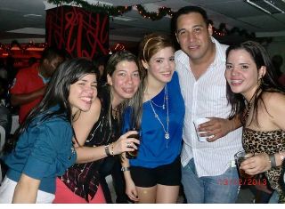 leo_aph's tweet photo. Excelente noche con mi novia y amigos http://t.co/x4CjzN1fdy