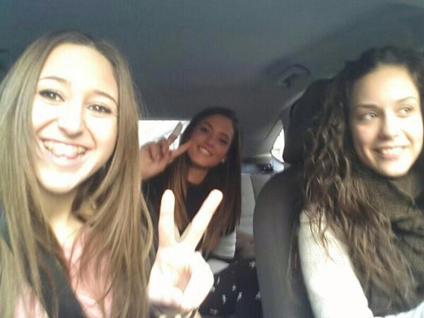 Lauraalicantee's tweet photo. Una de costa con mis amores @RuizAngela10 @Interesatee ✌️😆 http://t.co/pghdzwsA8P