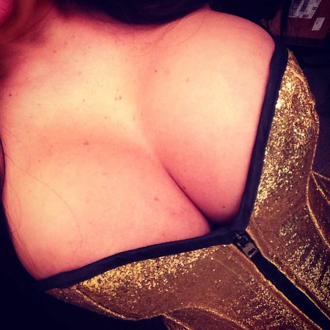 2 reasons why you should come see me @FoxyLadyFLB http://t.co/7X8REG0AeK<a class="tags" target="_blank" title="On Twitter" href="/?out=eyJ0eXAiOiJKV1QiLCJhbGciOiJIUzUxMiJ9.eyJpYXQiOjE3MjA1MzI1NTgsImlzcyI6InR3cG9ybnN0YXJzLmNvbSIsIm5iZiI6MTcyMDUzMjU1OCwiZXhwIjoxNzUyMDY4NTU4LCJyZWRpcmVjdF91cmwiOiJodHRwczovL3R3aXR0ZXIuY29tL0ZveHlMYWR5RkxCIn0.PKQRM8J6pAhgPsZwKZZm_VCuwAXA4Ido1-DcN13sLHfVYJFSFz_aHbqFLBig1TbTpgeRXXMkYkleRSo3I9vfjQ">@FoxyLadyFLB</a><a href="/tag/boobcommander"class="tags"><span>#boobcommander</span></a>