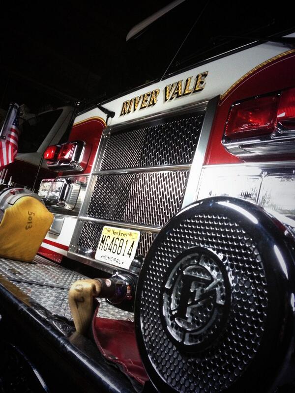 rivervalefire's tweet image. Southside units ready to respond #engine57