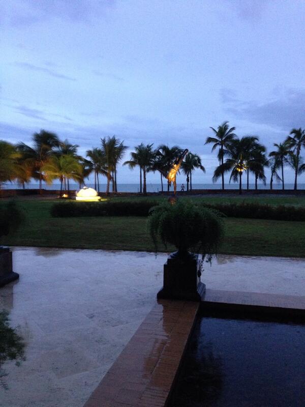 dafer139's tweet photo. @arturocondo @INCAE sunset just 6 feet below! http://t.co/RiYp4O98Re