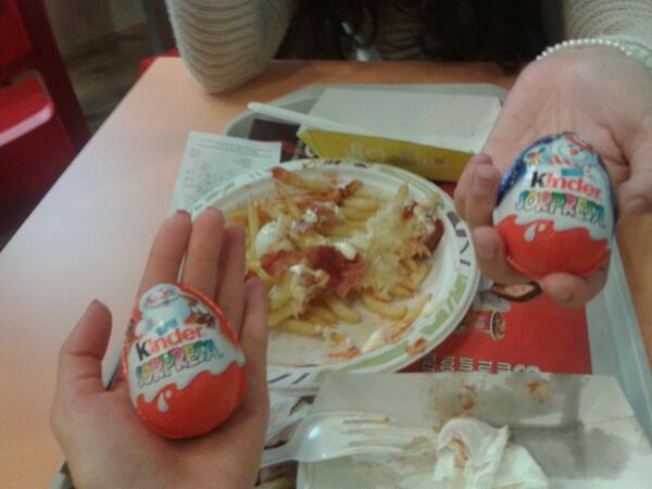 Anhi16's tweet photo. Muy felices con nuestro huevo kinder!! :) @mariamlat  Graciias @kraffman http://t.co/KcASKCT4ml