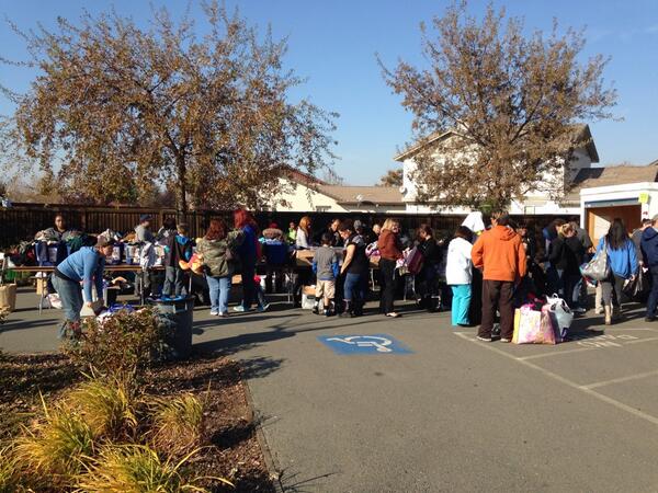 shepgate's tweet photo. Holiday Distribution event at Brentwood Campus help over 110 families today with food, turkey and toys for Christmas http://t.co/9F53sKEtfd