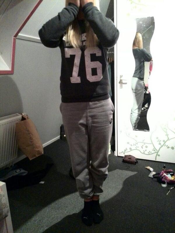 klarissaa1997's tweet photo. Haha mei @xEllaaa  nei kolkzicht , ien har ponypak http://t.co/p2P037B9X6