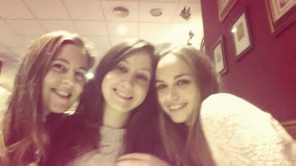 Eliji_pe's tweet photo. Las chonis se van de cerves #mischicas #love http://t.co/senawcB6Nr