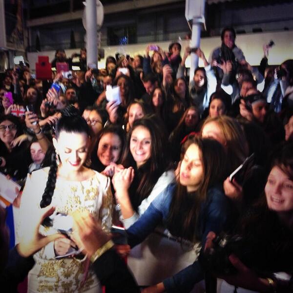 KatyPerryFrance tweet picture