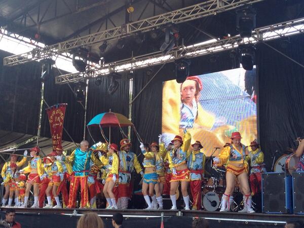 [ESCENARIO PRINCIPAL] La murga "Los Reyes del Movimiento" de Saavedra #D3m0cracia bit.ly/1bEwH