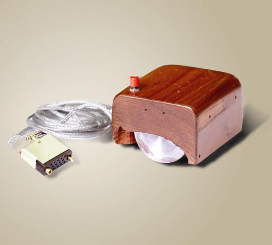 CNET's tweet photo. The mouse that roared, and launched a PC revolution http://t.co/pQsZpsazf8 http://t.co/77J2LKkVoC