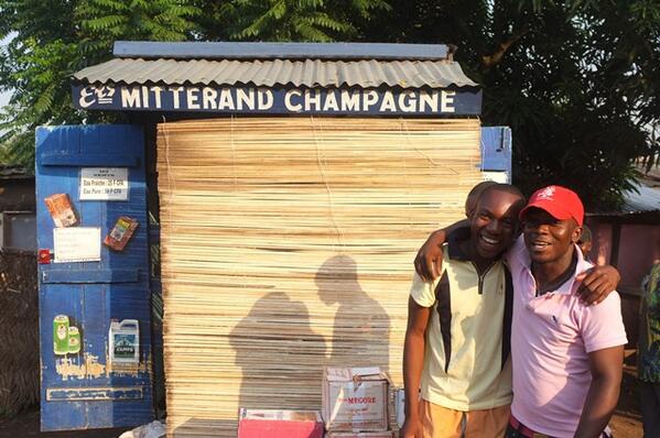 "Mitterand Champagne" (sic): une boutique d'alcool à Bangui
