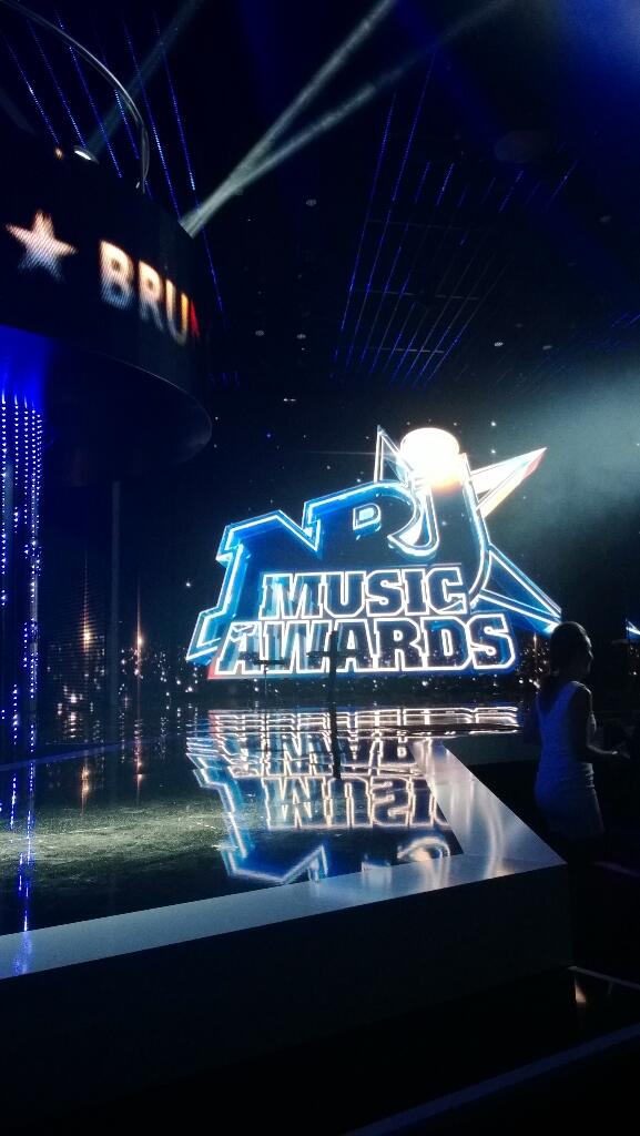 JustMusic_fr's tweet photo. #SurfaceNMA GO 15th #NMA http://t.co/ZL9Ky1P1rc