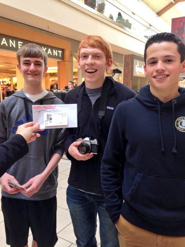 onestoneidaho's tweet image. We spread kindness today by giving away Pay-It-Forward gift cards at the mall! #pebblesproject