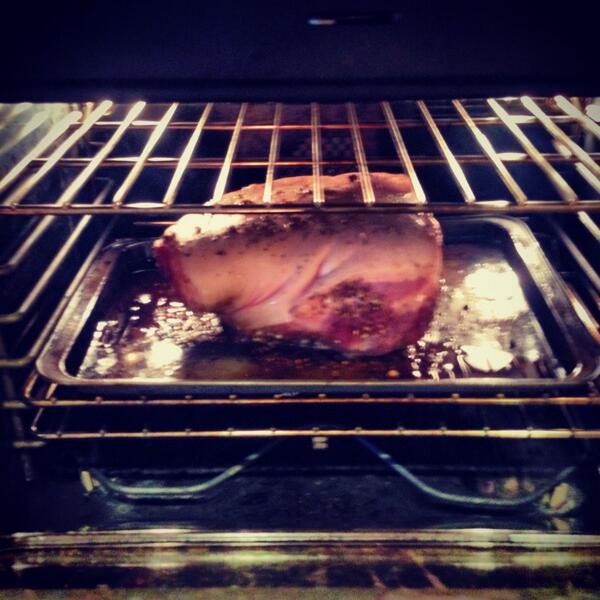 MicahUrbach's tweet photo. #snowy day here in #newjersey so I guess #cooking a whole damn #pig is in order! #winter #delicious #pork http://t.co/qmtSFmd0me