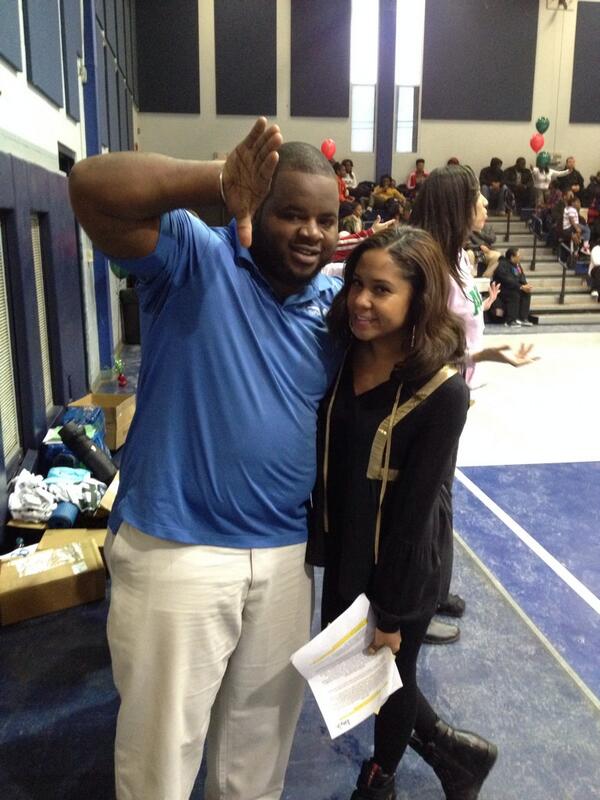 Lumpz54's tweet photo. Me and my crush @angelayee ... @kdotbe2hot said this is the only other woman I could have lol!! Roo http://t.co/Ag7NKE1lA4