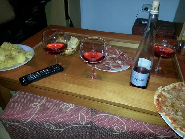 marimaiquez's tweet photo. Una buena cena, compañía y peli @IsikaIsa @marijoseddp http://t.co/xK5tcS1GzP