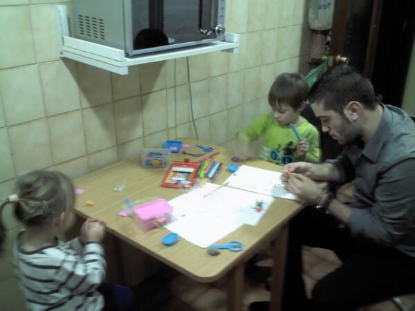 Lauracuberes's tweet photo. Jugando con la pastelina @adry_vlc http://t.co/wIcfABXwSd