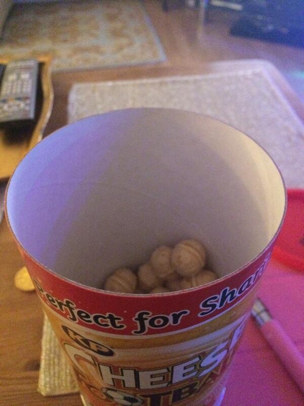 Bit over zealous with the packaging eh @KPSnacks barely half a tub!! What a let down 😒 #expensiveair