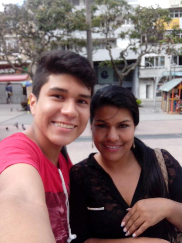 CulmaNco's tweet photo. Con mi hijo Dios te guarde http://t.co/2s6B4LtySV
