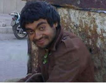 zzft0's tweet photo. ذا مستر بن ولا تامر حسني هههههههههه !! ツ http://t.co/WdZbGY2LEB