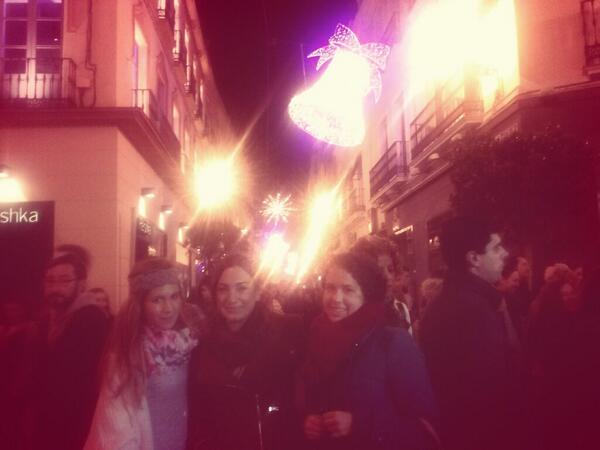 SaritaSmm1's tweet photo. Paseito sevillano @AngelaMar90 @Cristinacl90 http://t.co/rdFicKJFYv