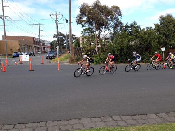 CoburgCycling's tweet photo. @ashyelland stays near the front at #lslsupercrit for @TeamCoburg http://t.co/GlTFHUjGEA
