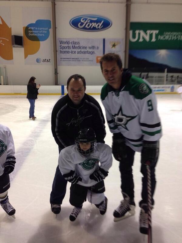Stars_HockeyFan's tweet photo. Thanks Mike! #firstdayontheice #littlerookies @9modano @DallasStars http://t.co/J64zghttrC