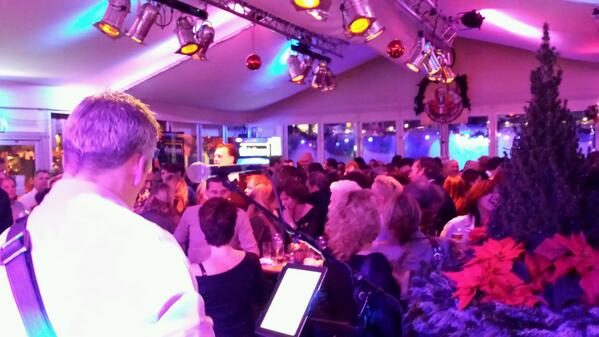 Toppie gezellig mit Partyband Mixx in het Hertogvangelder Winterpaviljoen.!