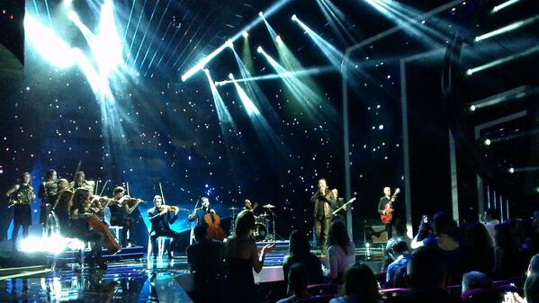 JustMusic_fr's tweet photo. #SurfaceNMA L'orchestre était celui de @florentpagny présent pour les #NMA http://t.co/0giilLRVRT