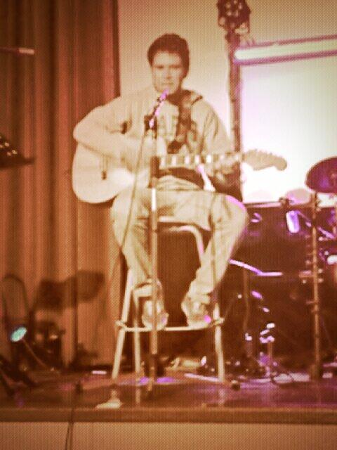 marta_scarp's tweet photo. El gran @nachotobe  en directo dejandonos pasmaoos jajaja http://t.co/8p5VeX7Xhh