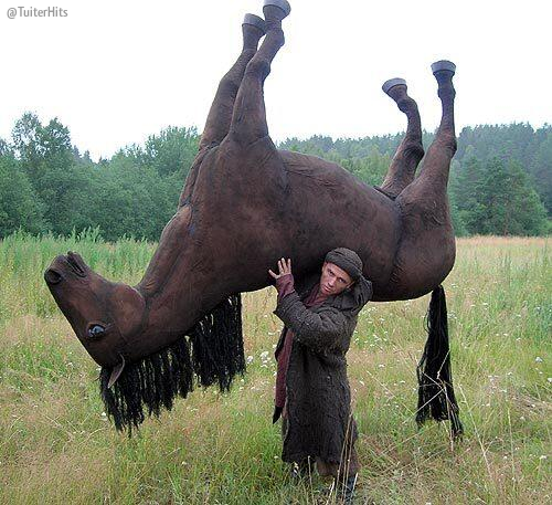 TuiterHits's tweet photo. UN VASCO A CABALLO http://t.co/h2vsvFSFBi