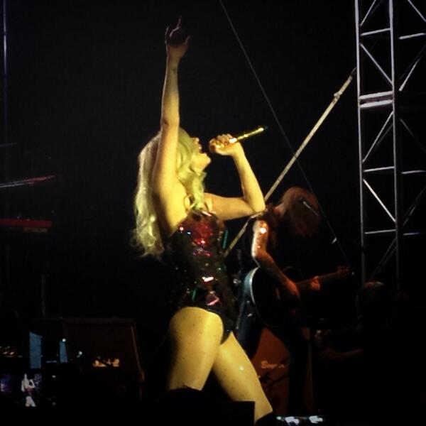 StephB0302's tweet photo. So @keshasuxx is performing right one at the @GoDaddy holiday party #bestcompanyever #gdevent http://t.co/NO4Hzny1Ub